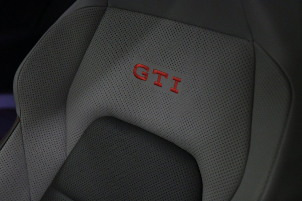 Volkswagen Golf 2.0 TSI GTI CLUBSPORT/NURBURGRING/PANO/AKRA/IQ/HUD/MEMVOLL