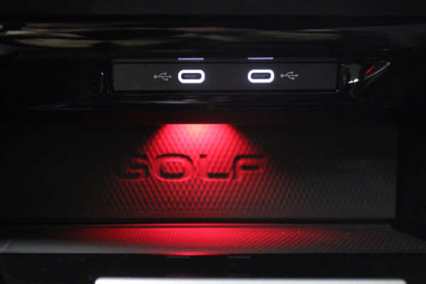 Volkswagen Golf 2.0 TSI GTI CLUBSPORT/NURBURGRING/PANO/AKRA/IQ/HUD/MEMVOLL