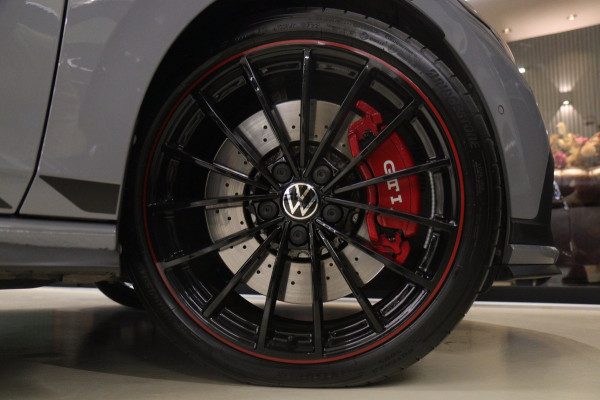 Volkswagen Golf 2.0 TSI GTI CLUBSPORT/NURBURGRING/PANO/AKRA/IQ/HUD/MEMVOLL
