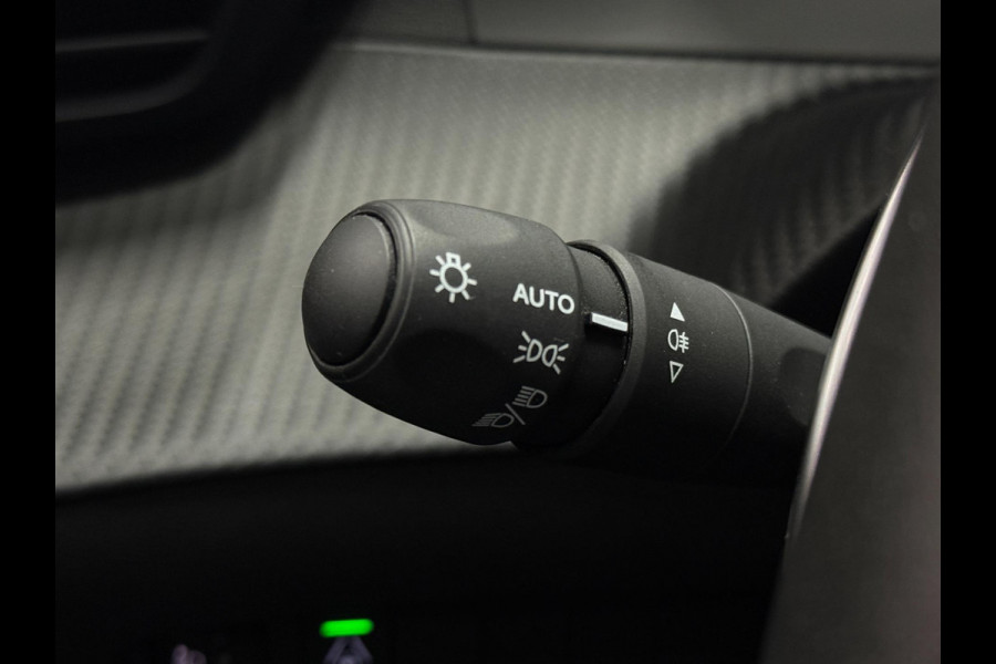 Peugeot 208 ALLURE Aut. 100 PK Navi Leder Led Carbon PDC ACC Carplay
