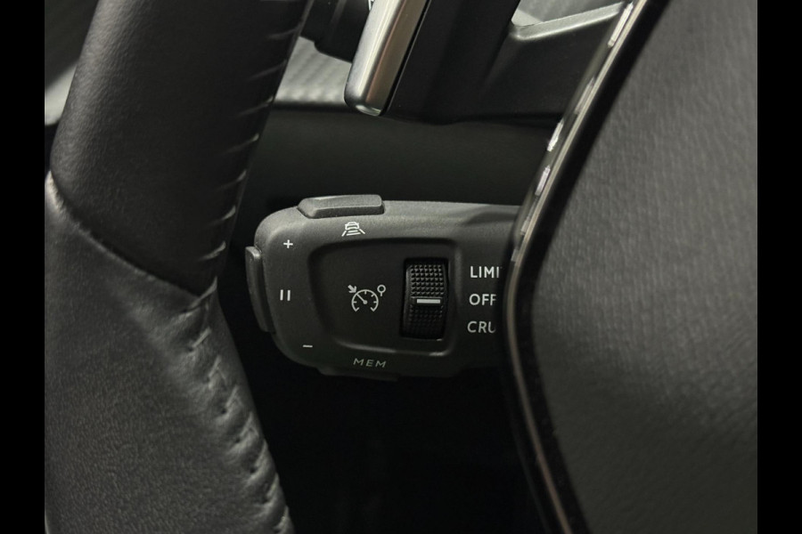 Peugeot 208 ALLURE Aut. 100 PK Navi Leder Led Carbon PDC ACC Carplay