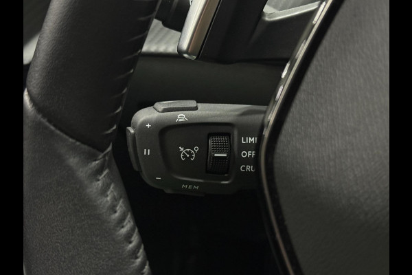 Peugeot 208 ALLURE Aut. 100 PK Navi Leder Led Carbon PDC ACC Carplay