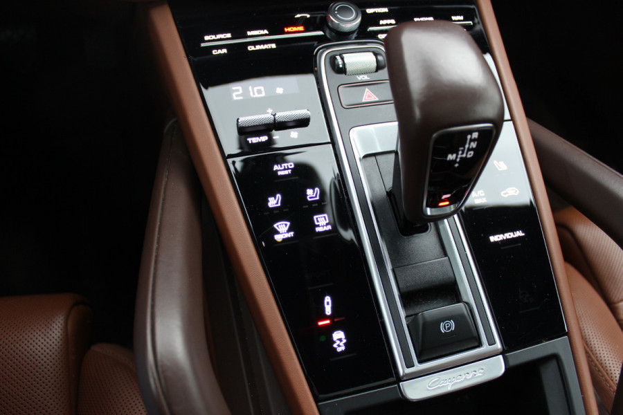 Porsche Cayenne 3.0 E-Hybrid / Trekhaak / Panoramadak / Camera / Luchtvering / 22'' / Sportchrono / Bose / Stoelventilatie+Verwarming / Cruise Control