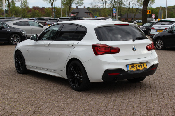 BMW 1-serie 118i Edition M Sport Shadow High Exe. / Leder / Navigatie / Parkeerhulp achter / Keyless / 18'' / Getint glas / Stoelverwarming / Cruise Control
