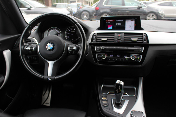 BMW 1-serie 118i Edition M Sport Shadow High Exe. / Leder / Navigatie / Parkeerhulp achter / Keyless / 18'' / Getint glas / Stoelverwarming / Cruise Control