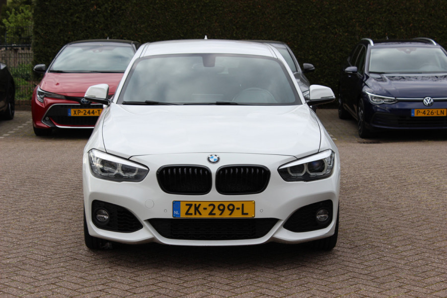 BMW 1-serie 118i Edition M Sport Shadow High Exe. / Leder / Navigatie / Parkeerhulp achter / Keyless / 18'' / Getint glas / Stoelverwarming / Cruise Control