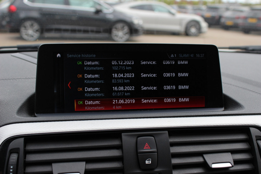 BMW 1-serie 118i Edition M Sport Shadow High Exe. / Leder / Navigatie / Parkeerhulp achter / Keyless / 18'' / Getint glas / Stoelverwarming / Cruise Control