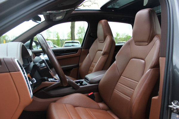 Porsche Cayenne 3.0 E-Hybrid / Trekhaak / Panoramadak / Camera / Luchtvering / 22'' / Sportchrono / Bose / Stoelventilatie+Verwarming / Cruise Control