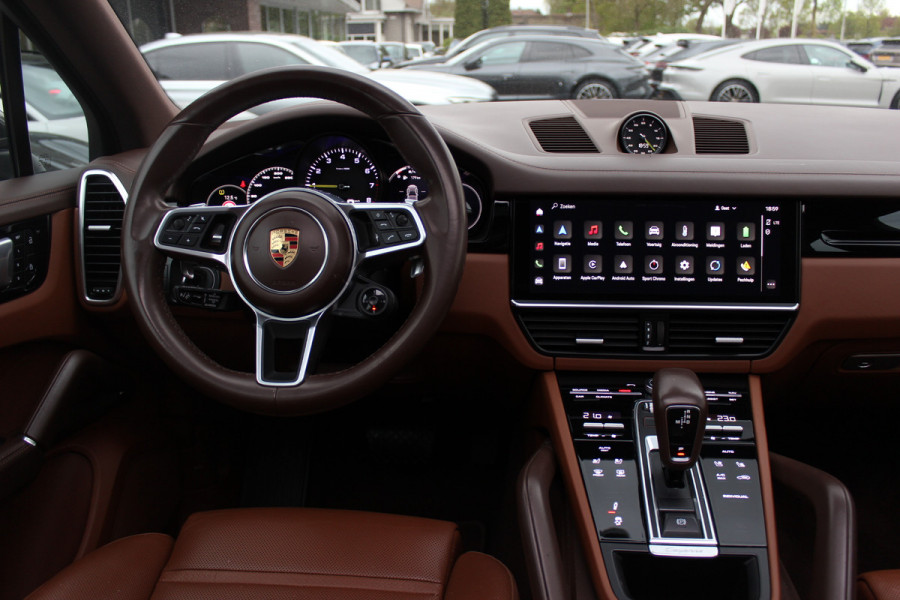 Porsche Cayenne 3.0 E-Hybrid / Trekhaak / Panoramadak / Camera / Luchtvering / 22'' / Sportchrono / Bose / Stoelventilatie+Verwarming / Cruise Control