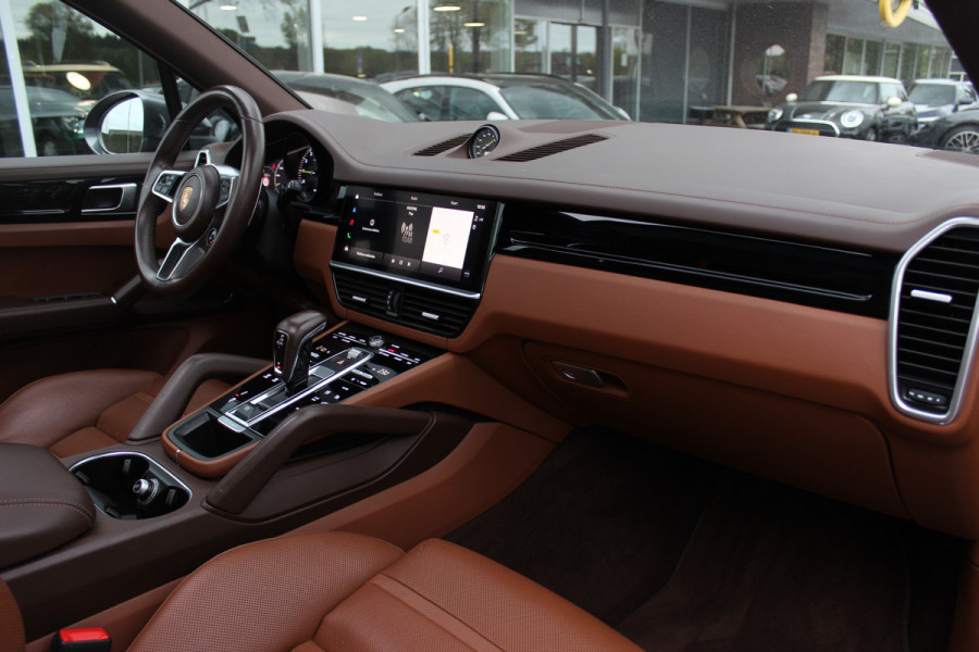 Porsche Cayenne 3.0 E-Hybrid / Trekhaak / Panoramadak / Camera / Luchtvering / 22'' / Sportchrono / Bose / Stoelventilatie+Verwarming / Cruise Control