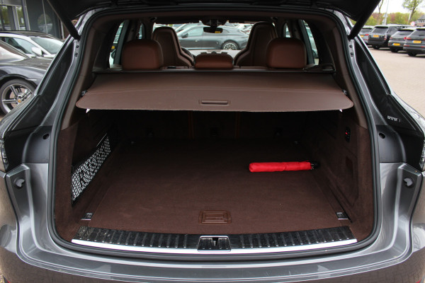 Porsche Cayenne 3.0 E-Hybrid / Trekhaak / Panoramadak / Camera / Luchtvering / 22'' / Sportchrono / Bose / Stoelventilatie+Verwarming / Cruise Control