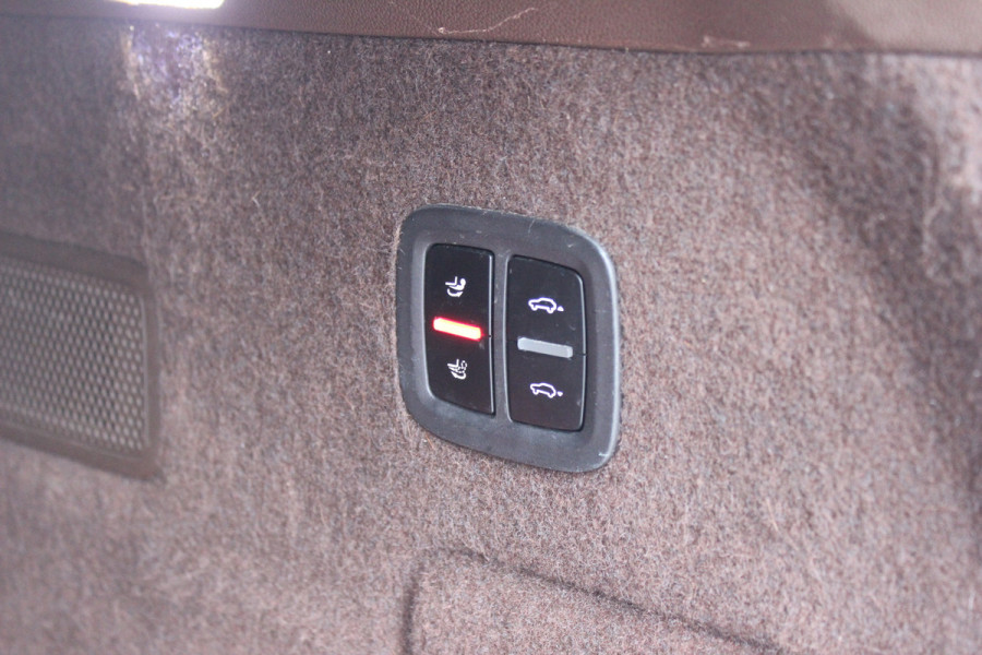 Porsche Cayenne 3.0 E-Hybrid / Trekhaak / Panoramadak / Camera / Luchtvering / 22'' / Sportchrono / Bose / Stoelventilatie+Verwarming / Cruise Control