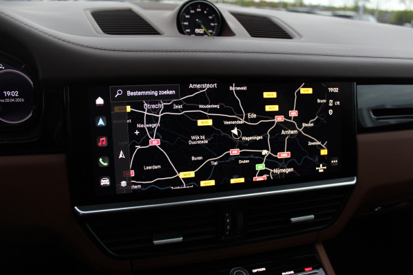 Porsche Cayenne 3.0 E-Hybrid / Trekhaak / Panoramadak / Camera / Luchtvering / 22'' / Sportchrono / Bose / Stoelventilatie+Verwarming / Cruise Control
