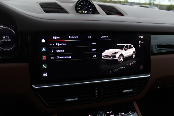 Porsche Cayenne 3.0 E-Hybrid / Trekhaak / Panoramadak / Camera / Luchtvering / 22'' / Sportchrono / Bose / Stoelventilatie+Verwarming / Cruise Control