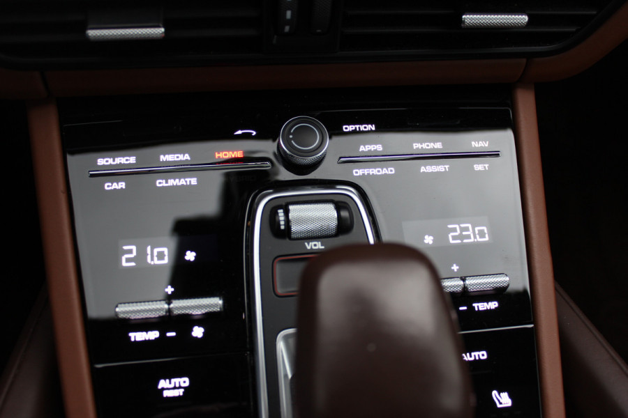 Porsche Cayenne 3.0 E-Hybrid / Trekhaak / Panoramadak / Camera / Luchtvering / 22'' / Sportchrono / Bose / Stoelventilatie+Verwarming / Cruise Control