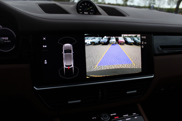 Porsche Cayenne 3.0 E-Hybrid / Trekhaak / Panoramadak / Camera / Luchtvering / 22'' / Sportchrono / Bose / Stoelventilatie+Verwarming / Cruise Control