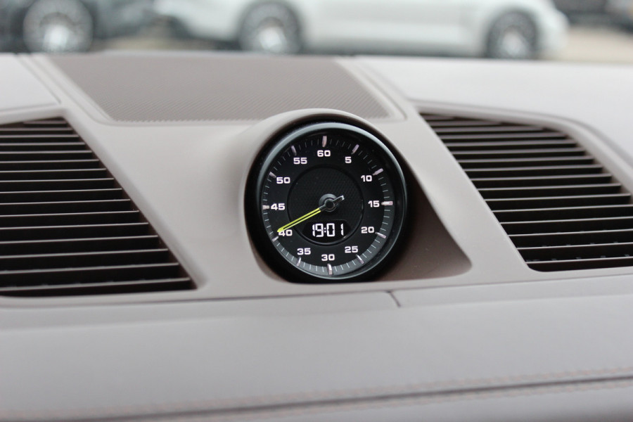 Porsche Cayenne 3.0 E-Hybrid / Trekhaak / Panoramadak / Camera / Luchtvering / 22'' / Sportchrono / Bose / Stoelventilatie+Verwarming / Cruise Control