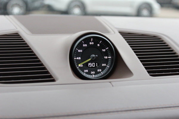 Porsche Cayenne 3.0 E-Hybrid / Trekhaak / Panoramadak / Camera / Luchtvering / 22'' / Sportchrono / Bose / Stoelventilatie+Verwarming / Cruise Control