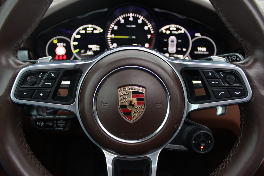 Porsche Cayenne 3.0 E-Hybrid / Trekhaak / Panoramadak / Camera / Luchtvering / 22'' / Sportchrono / Bose / Stoelventilatie+Verwarming / Cruise Control