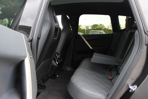 BMW iX xDrive40 High Executive 77 kWh / Trekhaak / Panoramadak / 360Camera / Head-up / Leder / Softclose / Harman Kardon / 21'' / Keyless / Stoelventilatie+Verwarming / Stuurverwarming / Dodehoek / DAB / ACC