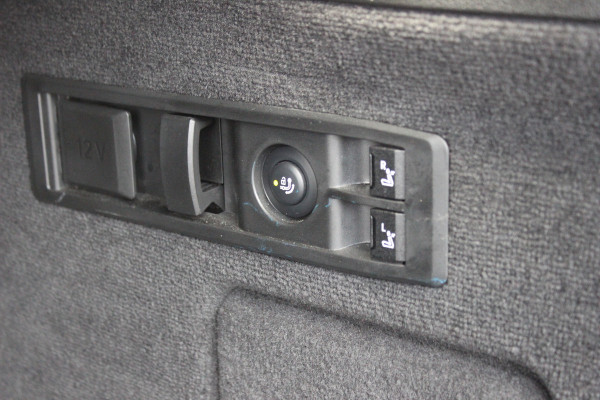 BMW iX xDrive40 High Executive 77 kWh / Trekhaak / Panoramadak / 360Camera / Head-up / Leder / Softclose / Harman Kardon / 21'' / Keyless / Stoelventilatie+Verwarming / Stuurverwarming / Dodehoek / DAB / ACC