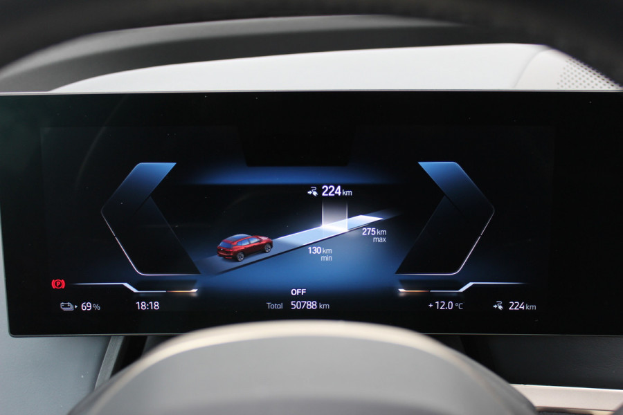 BMW iX xDrive40 High Executive 77 kWh / Trekhaak / Panoramadak / 360Camera / Head-up / Leder / Softclose / Harman Kardon / 21'' / Keyless / Stoelventilatie+Verwarming / Stuurverwarming / Dodehoek / DAB / ACC