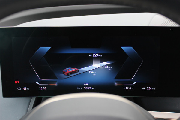 BMW iX xDrive40 High Executive 77 kWh / Trekhaak / Panoramadak / 360Camera / Head-up / Leder / Softclose / Harman Kardon / 21'' / Keyless / Stoelventilatie+Verwarming / Stuurverwarming / Dodehoek / DAB / ACC