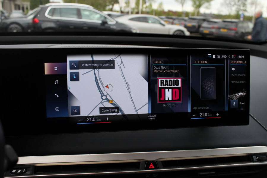 BMW iX xDrive40 High Executive 77 kWh / Trekhaak / Panoramadak / 360Camera / Head-up / Leder / Softclose / Harman Kardon / 21'' / Keyless / Stoelventilatie+Verwarming / Stuurverwarming / Dodehoek / DAB / ACC