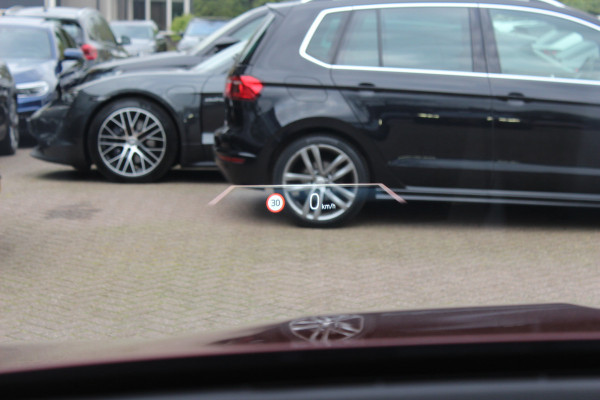 BMW iX xDrive40 High Executive 77 kWh / Trekhaak / Panoramadak / 360Camera / Head-up / Leder / Softclose / Harman Kardon / 21'' / Keyless / Stoelventilatie+Verwarming / Stuurverwarming / Dodehoek / DAB / ACC