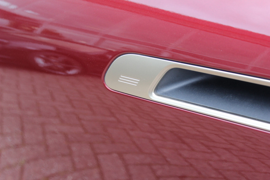 BMW iX xDrive40 High Executive 77 kWh / Trekhaak / Panoramadak / 360Camera / Head-up / Leder / Softclose / Harman Kardon / 21'' / Keyless / Stoelventilatie+Verwarming / Stuurverwarming / Dodehoek / DAB / ACC