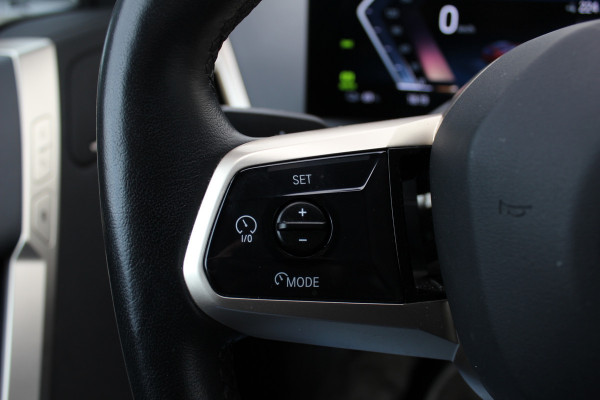BMW iX xDrive40 High Executive 77 kWh / Trekhaak / Panoramadak / 360Camera / Head-up / Leder / Softclose / Harman Kardon / 21'' / Keyless / Stoelventilatie+Verwarming / Stuurverwarming / Dodehoek / DAB / ACC