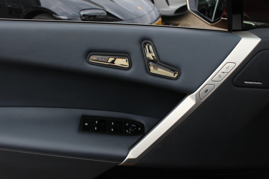 BMW iX xDrive40 High Executive 77 kWh / Trekhaak / Panoramadak / 360Camera / Head-up / Leder / Softclose / Harman Kardon / 21'' / Keyless / Stoelventilatie+Verwarming / Stuurverwarming / Dodehoek / DAB / ACC