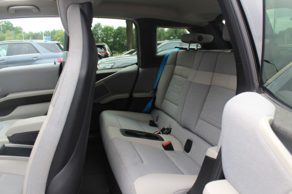 BMW i3 S 120Ah 42 kWh / Camera / Warmtepomp / Navi. Proff / 18'' / Stoelverwarming / DAB / Getint glas / Cruise Control