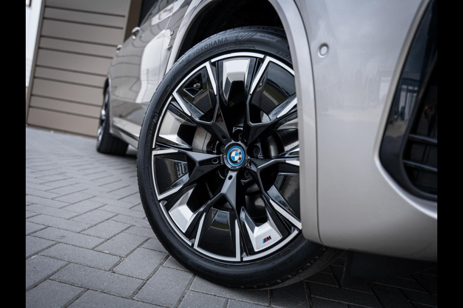 BMW iX3 High Executive 80 kWh M-Sport l NAP l Pano l HUD l 360cam l Trekhaak