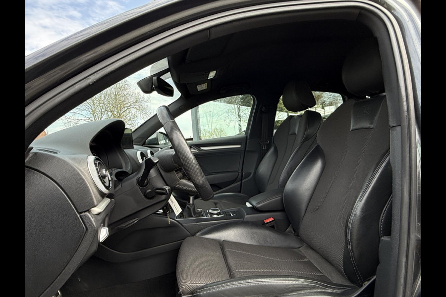 Audi A3 Limousine 30 TFSI S-Line | Trekhaak | Virtual | Navi |