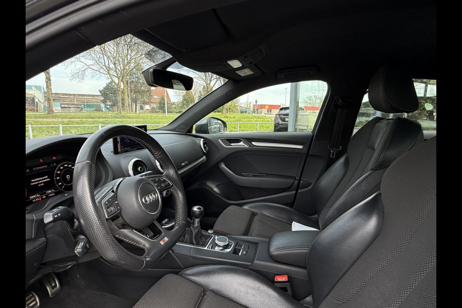 Audi A3 Limousine 30 TFSI S-Line | Trekhaak | Virtual | Navi |