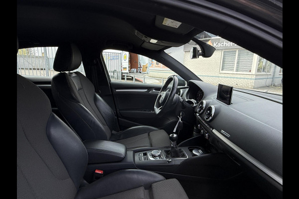 Audi A3 Limousine 30 TFSI S-Line | Trekhaak | Virtual | Navi |