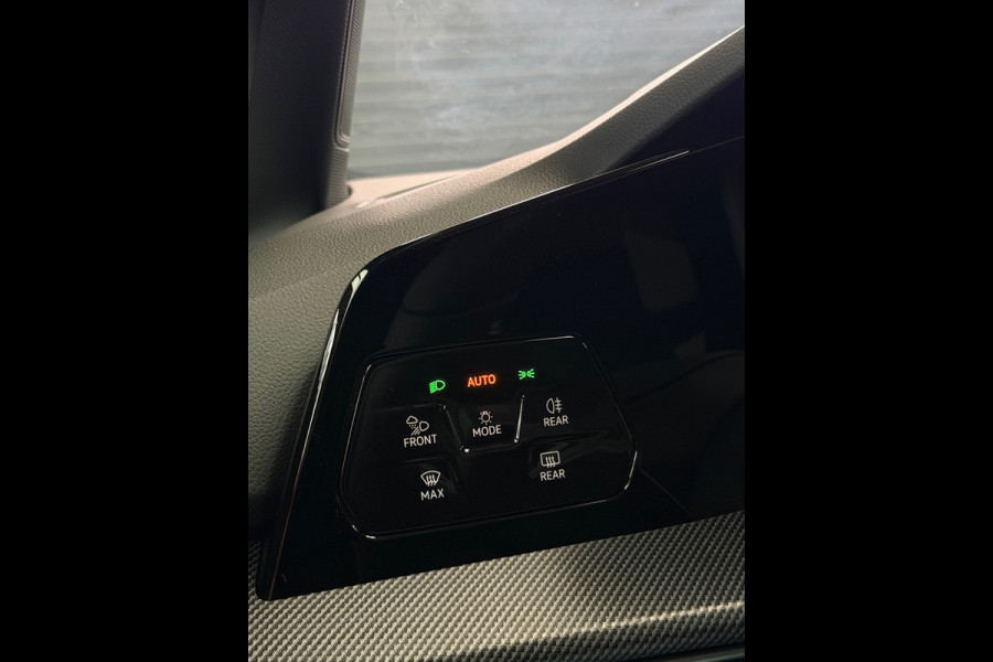 Volkswagen Golf 1.5 TSI 3x R-Line Panorama CarPlay