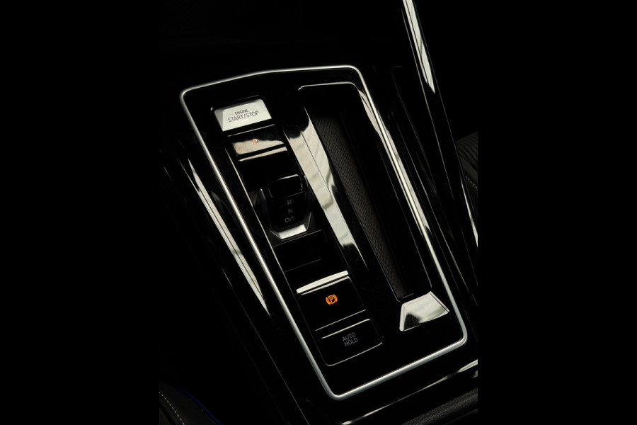 Volkswagen Golf 1.5 TSI 3x R-Line Facelift CarPlay Camera