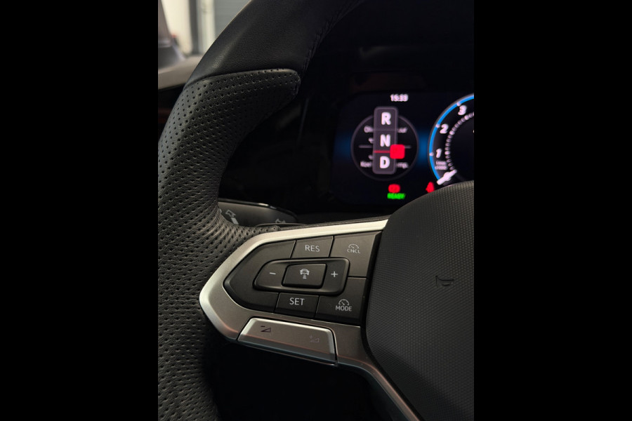 Volkswagen Golf 1.5 TSI 3x R-Line Facelift CarPlay Camera