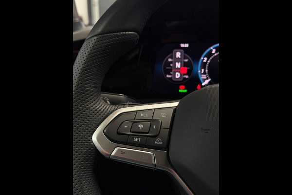 Volkswagen Golf 1.5 TSI 3x R-Line Facelift CarPlay Camera