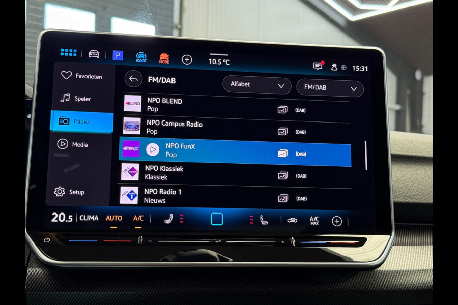 Volkswagen Golf 1.5 TSI 3x R-Line Facelift CarPlay Camera