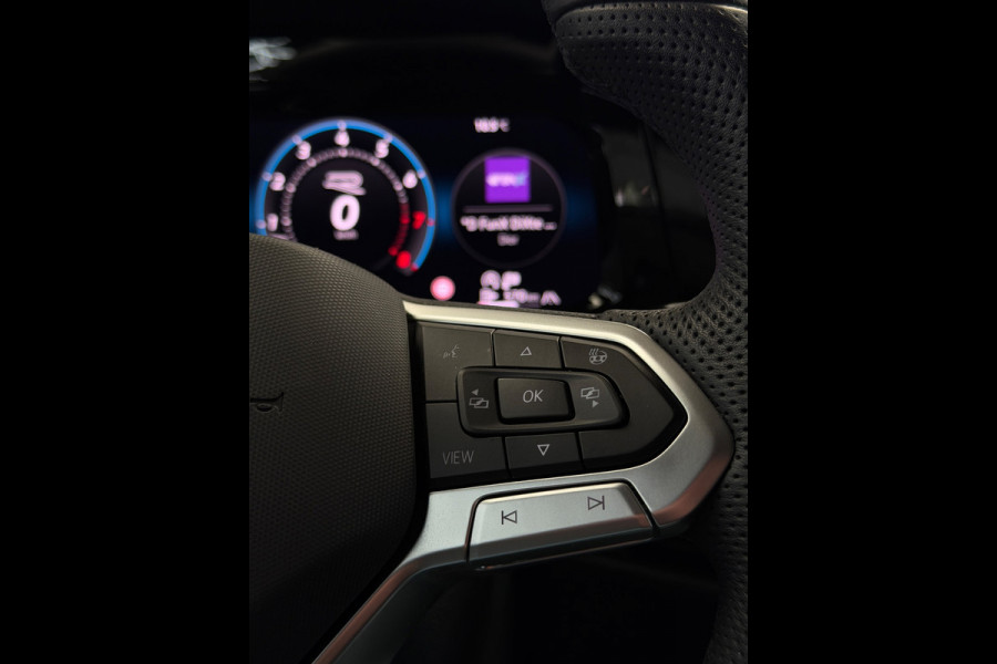 Volkswagen Golf 1.5 TSI 3x R-Line Facelift CarPlay Camera