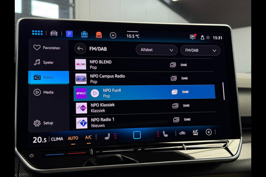 Volkswagen Golf 1.5 TSI 3x R-Line Facelift CarPlay Camera