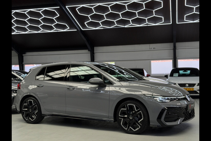 Volkswagen Golf 1.5 TSI 3x R-Line Facelift CarPlay Camera