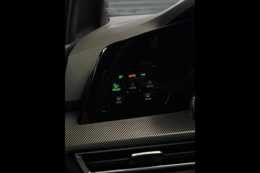 Volkswagen Golf 1.5 TSI 3x R-Line Facelift CarPlay Camera