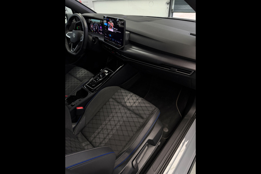 Volkswagen Golf 1.5 TSI 3x R-Line Facelift CarPlay Camera