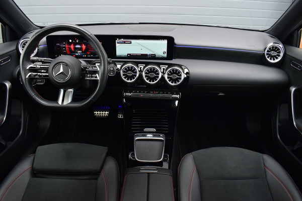 Mercedes-Benz A-Klasse 200 AMG Line Pano | Camera | Sfeer | LED