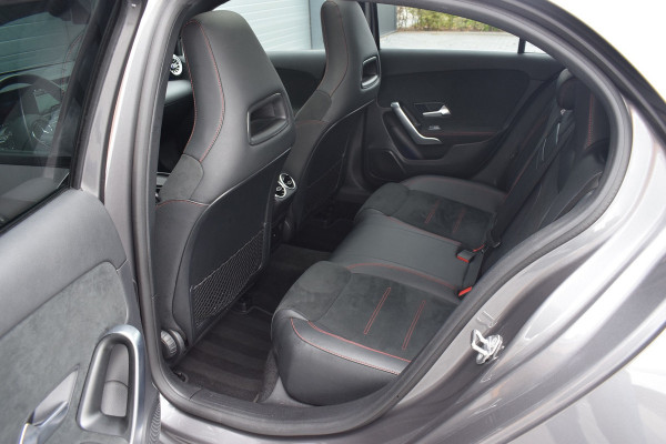 Mercedes-Benz A-Klasse 200 AMG Line Pano | Camera | Sfeer | LED