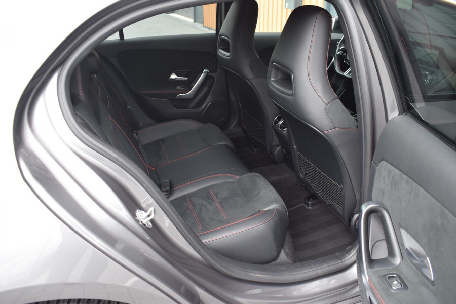 Mercedes-Benz A-Klasse 200 AMG Line Pano | Camera | Sfeer | LED